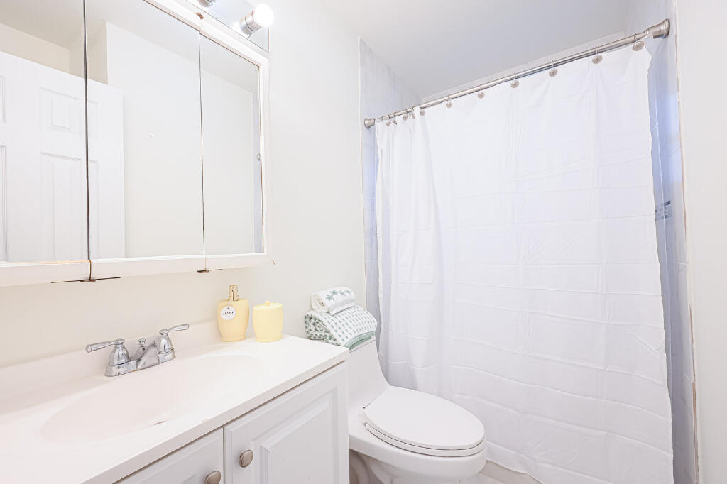 384 Northwest 23rd Street Boca Raton, FL 33431 - Photo 10 of 45 42398_10_image-191397_07.15.2026