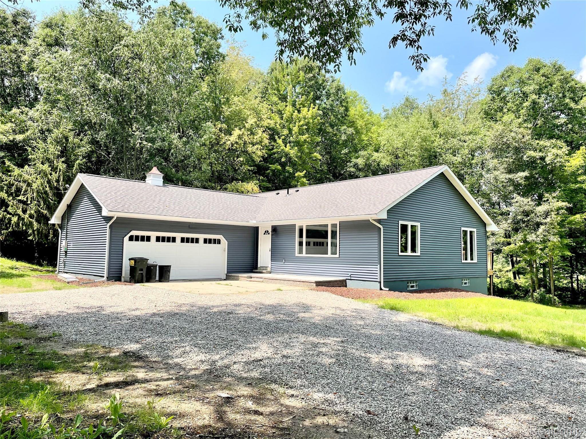 7045 Colonial Way Howell, MI 48855 - Photo 1 of 17 IMG_5995.jpg