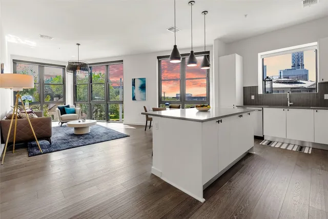 $785,000 | 800 Embassy Drive, Unit 337, Austin, TX 78702