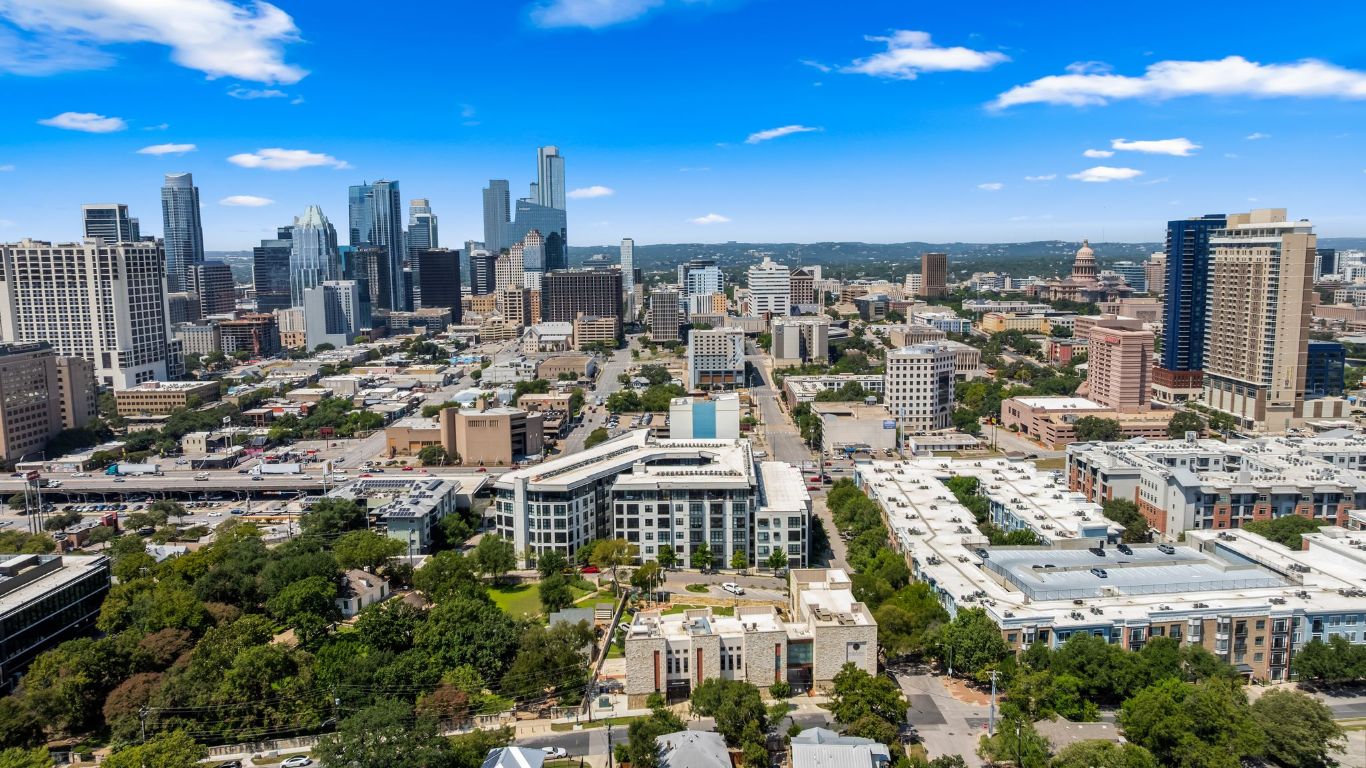 800 Embassy Drive, Unit 337 Austin, TX 78702 - Photo 26 of 29 a view of a city