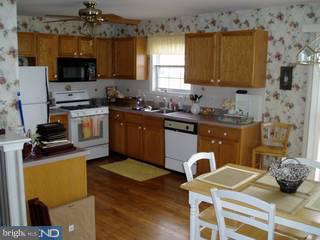 33 Versailles Court Newark, DE 19702 - Photo 2 of 5