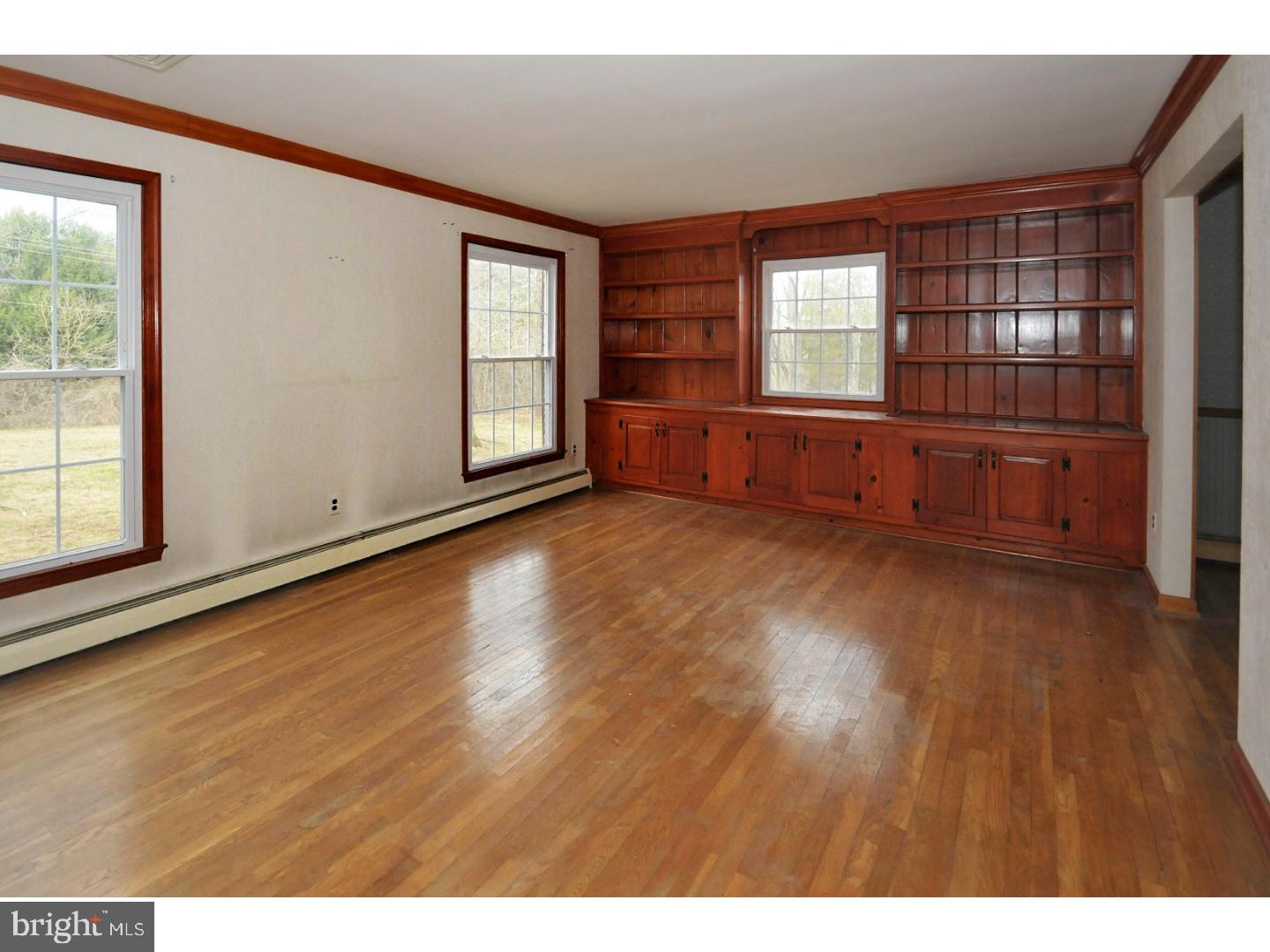 711 Fulmer Road Pottstown, PA 19465 - Photo 4 of 24 Living Room