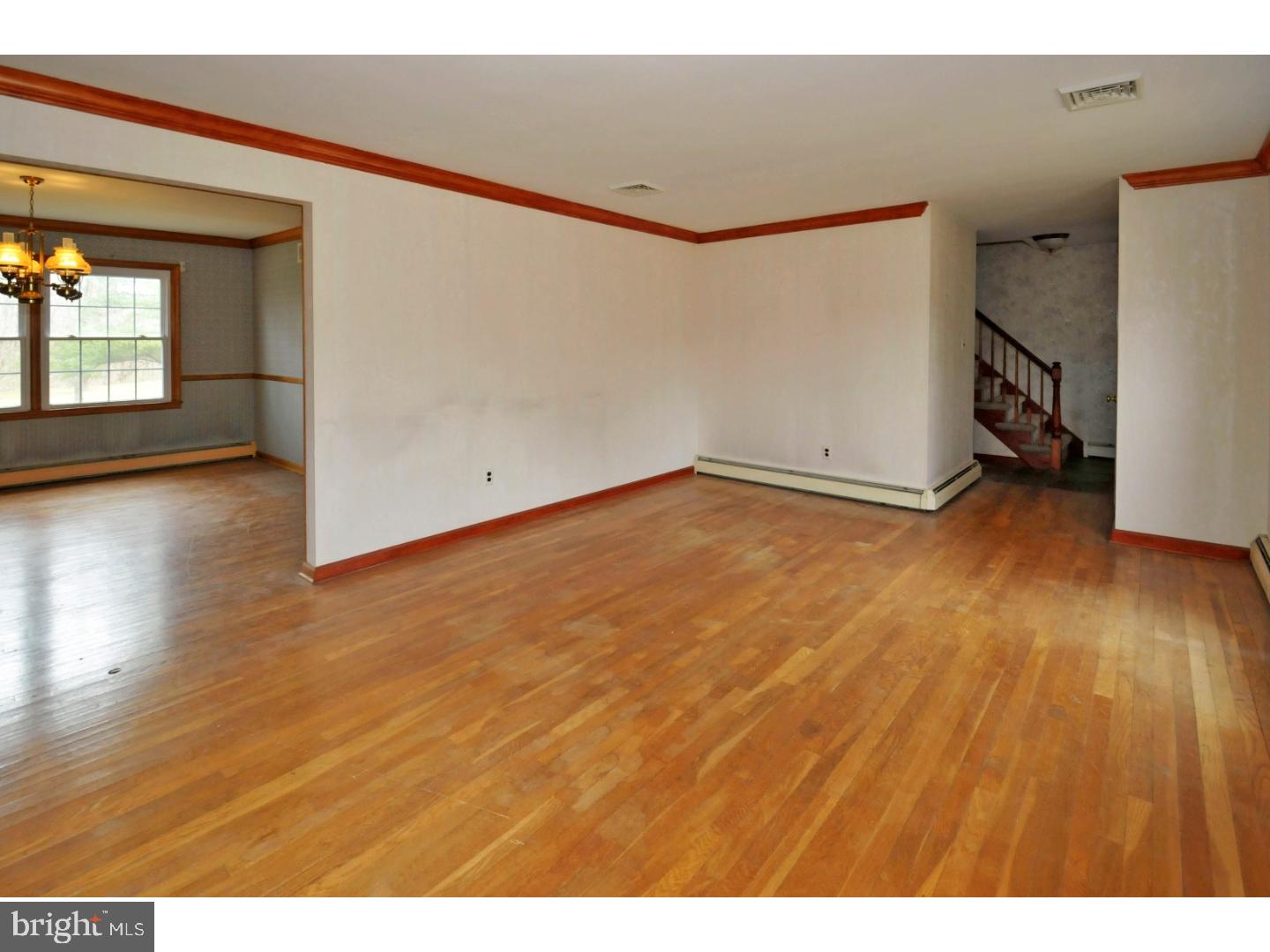 711 Fulmer Road Pottstown, PA 19465 - Photo 5 of 24 Living Room