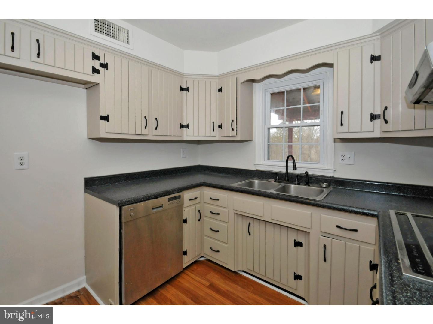 711 Fulmer Road Pottstown, PA 19465 - Photo 7 of 24 Kitchen