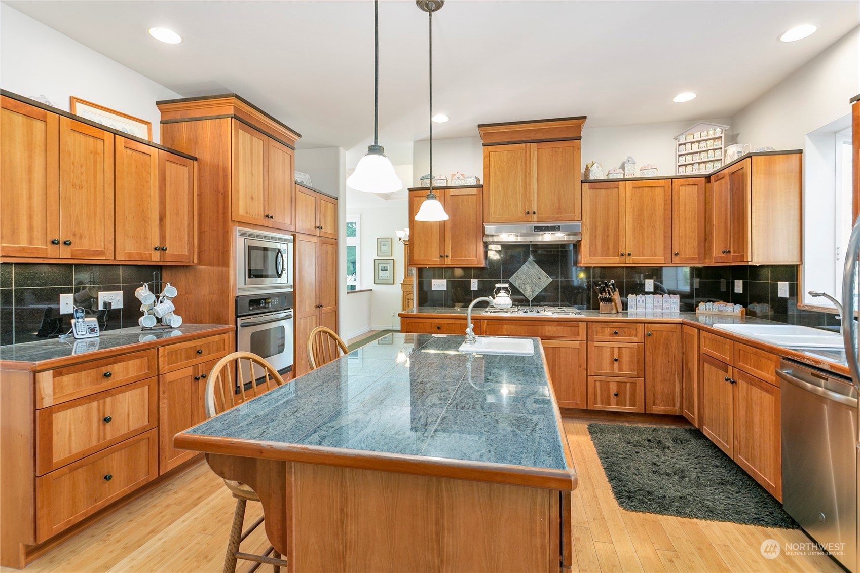 3049 Lakeshore Road Bellingham, WA 98226 - Photo 11 of 40 Gallery Image 11