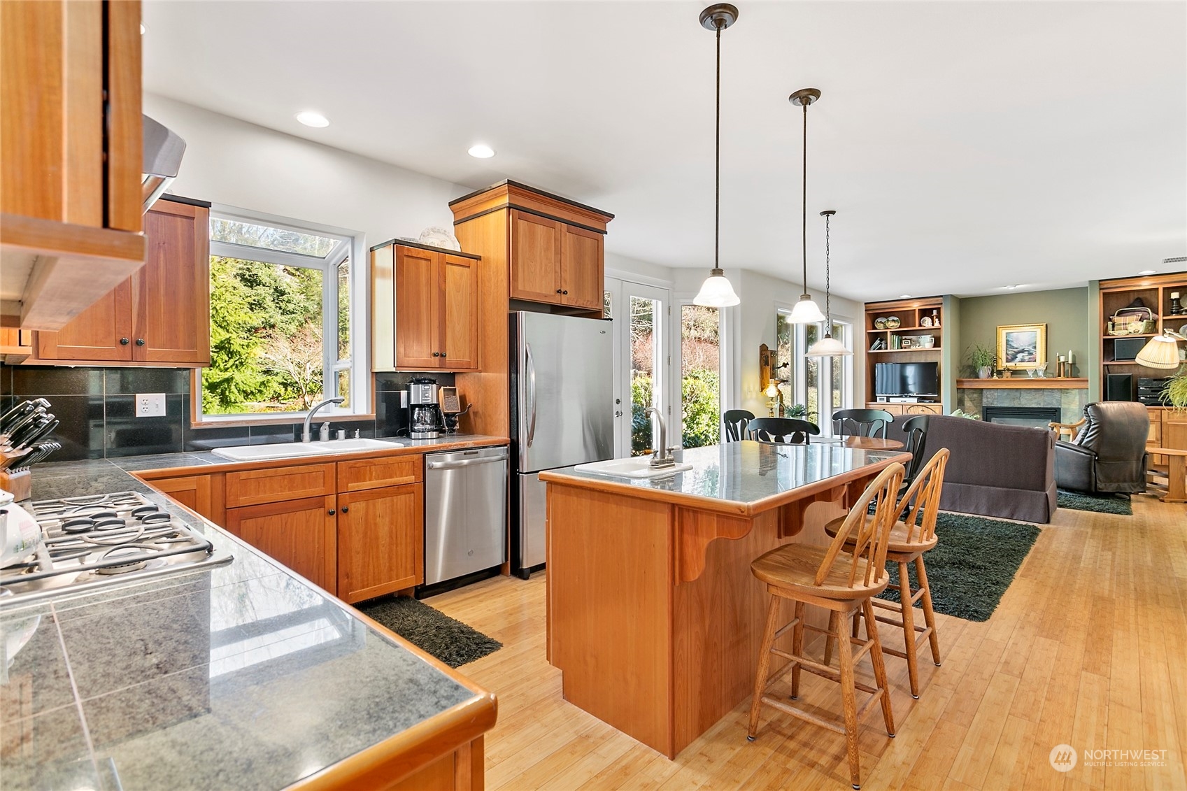 3049 Lakeshore Road Bellingham, WA 98226 - Photo 9 of 40 Gallery Image 9