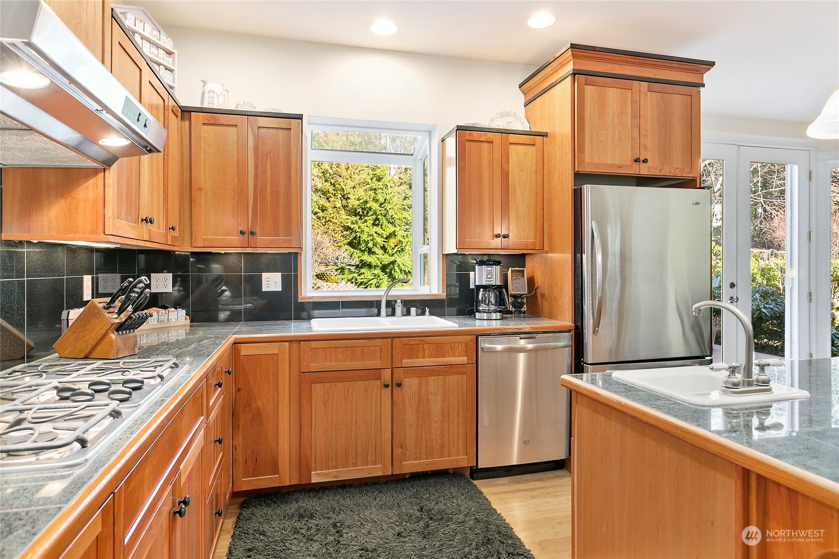 3049 Lakeshore Road Bellingham, WA 98226 - Photo 10 of 40 Gallery Image 10