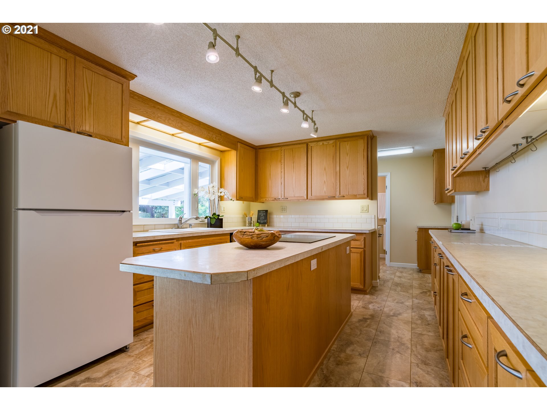 1165 6th Street Springfield, OR 97477 - Photo 6 of 32