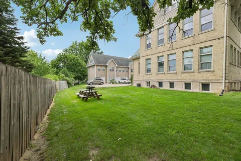 $235,000 | 1009 Summit Avenue, Unit 6, Stoughton, WI 53589
