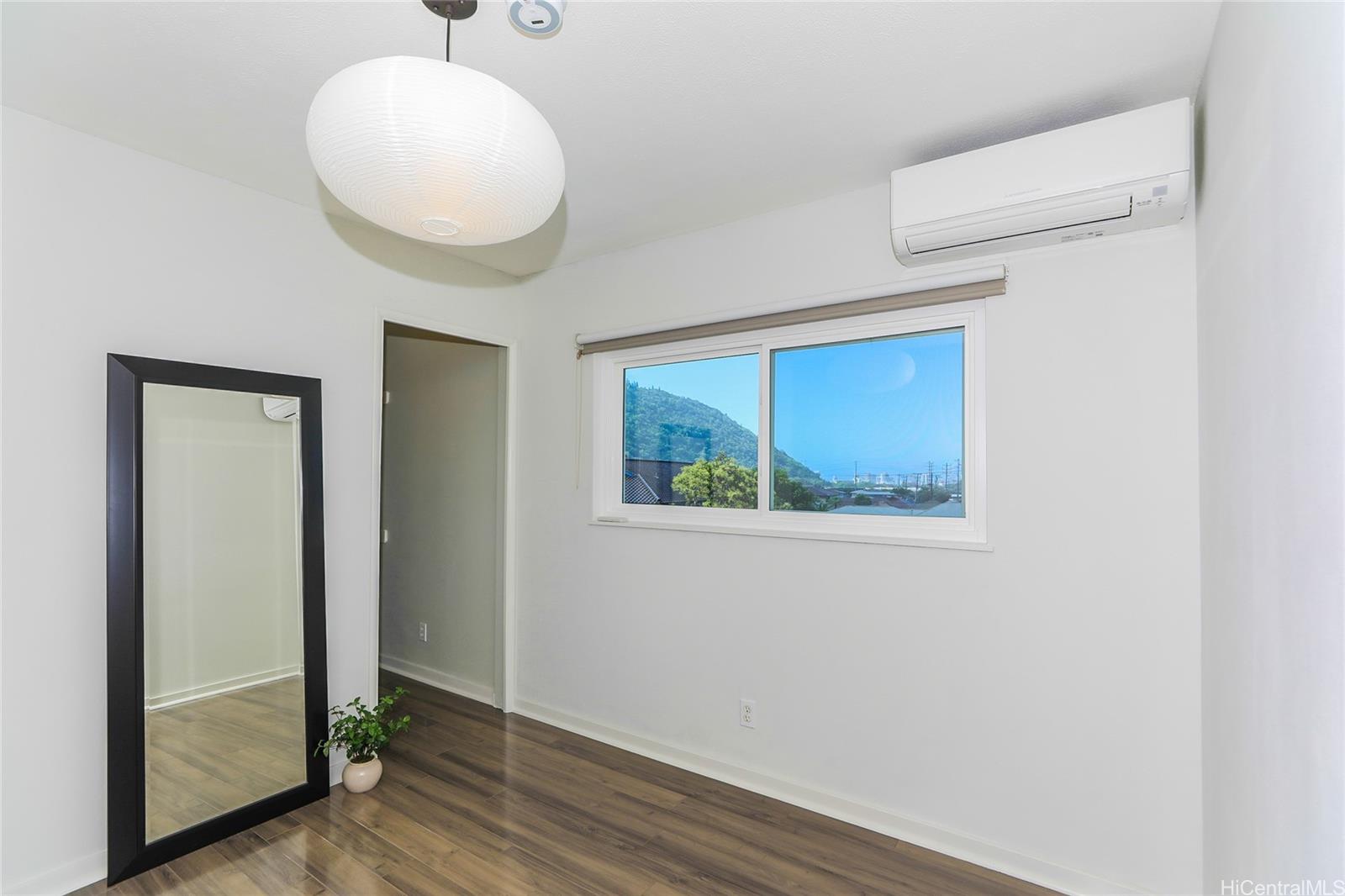 3305 East Manoa Road Honolulu, HI 96822 - Photo 14 of 25 an empty room with wooden floor and windows