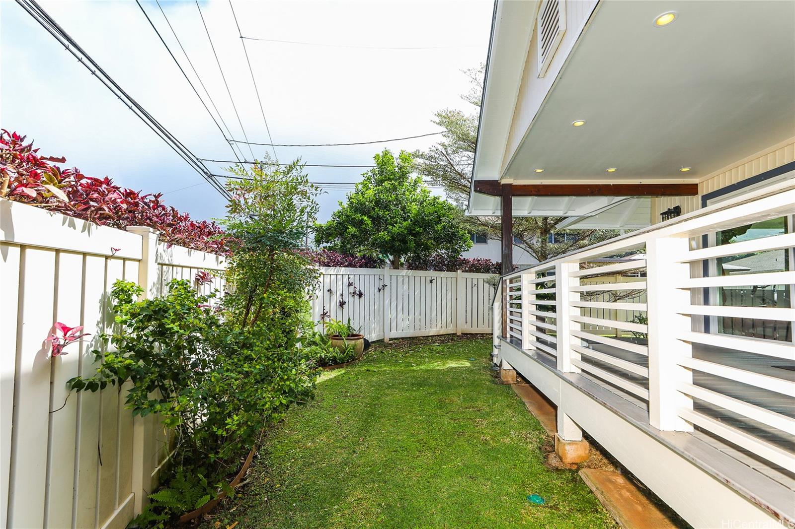 3305 East Manoa Road Honolulu, HI 96822 - Photo 23 of 25 a view of a backyard