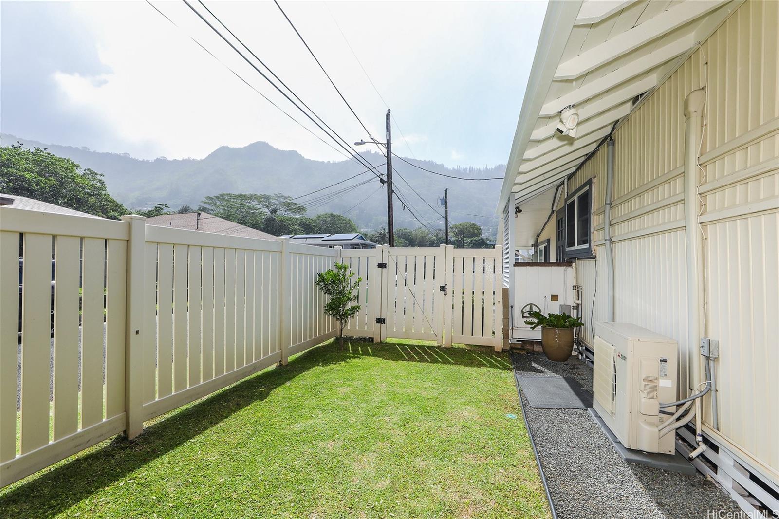 3305 East Manoa Road Honolulu, HI 96822 - Photo 24 of 25 a view of a backyard with pathway