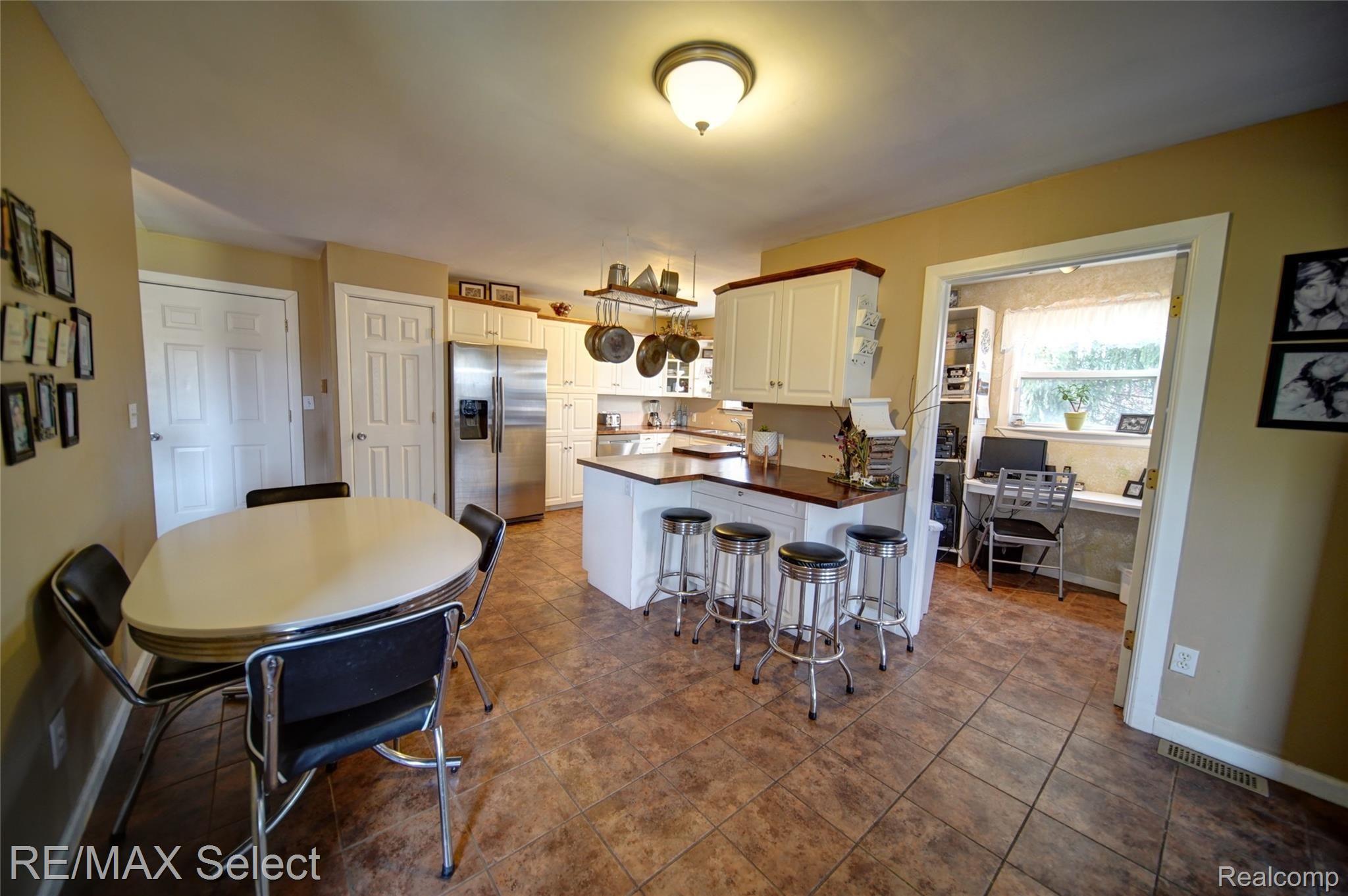 4045 East Carpenter Road Flint, MI 48506 - Photo 14 of 50 5413 N McKinley 061.jpg