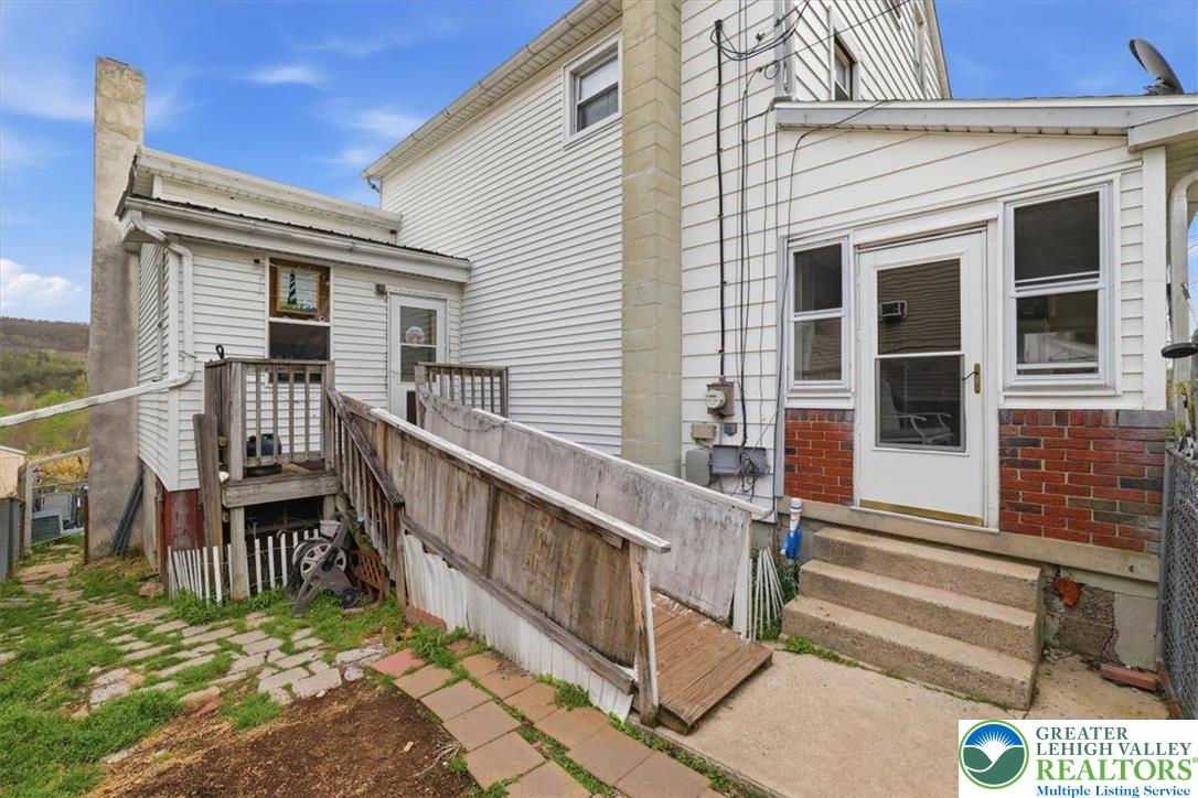 831 East Ridge Street Lansford, PA 18232 - Photo 2 of 53