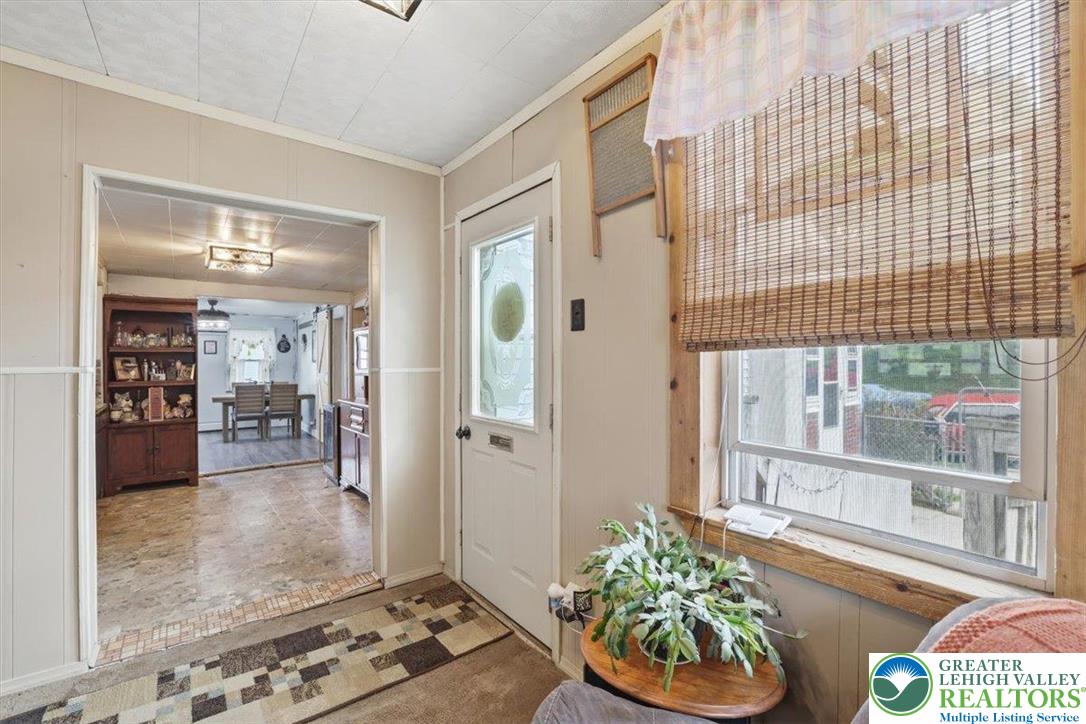 831 East Ridge Street Lansford, PA 18232 - Photo 4 of 53