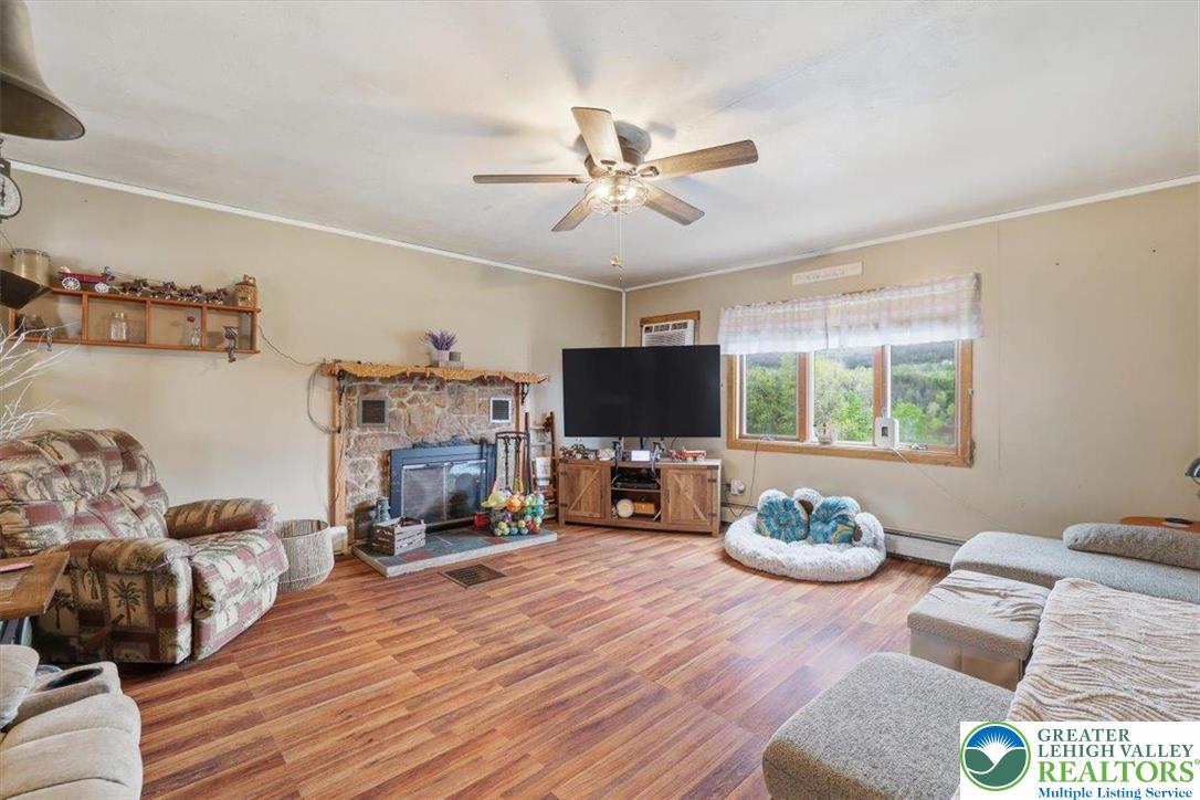 831 East Ridge Street Lansford, PA 18232 - Photo 5 of 53