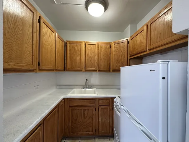 $1,650 | 661 West Sheridan Road, Unit 801, Chicago, IL 60613