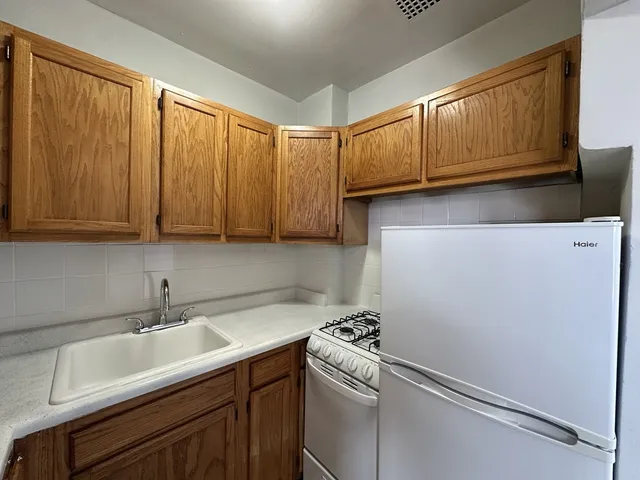 $1,650 | 661 West Sheridan Road, Unit 801, Chicago, IL 60613