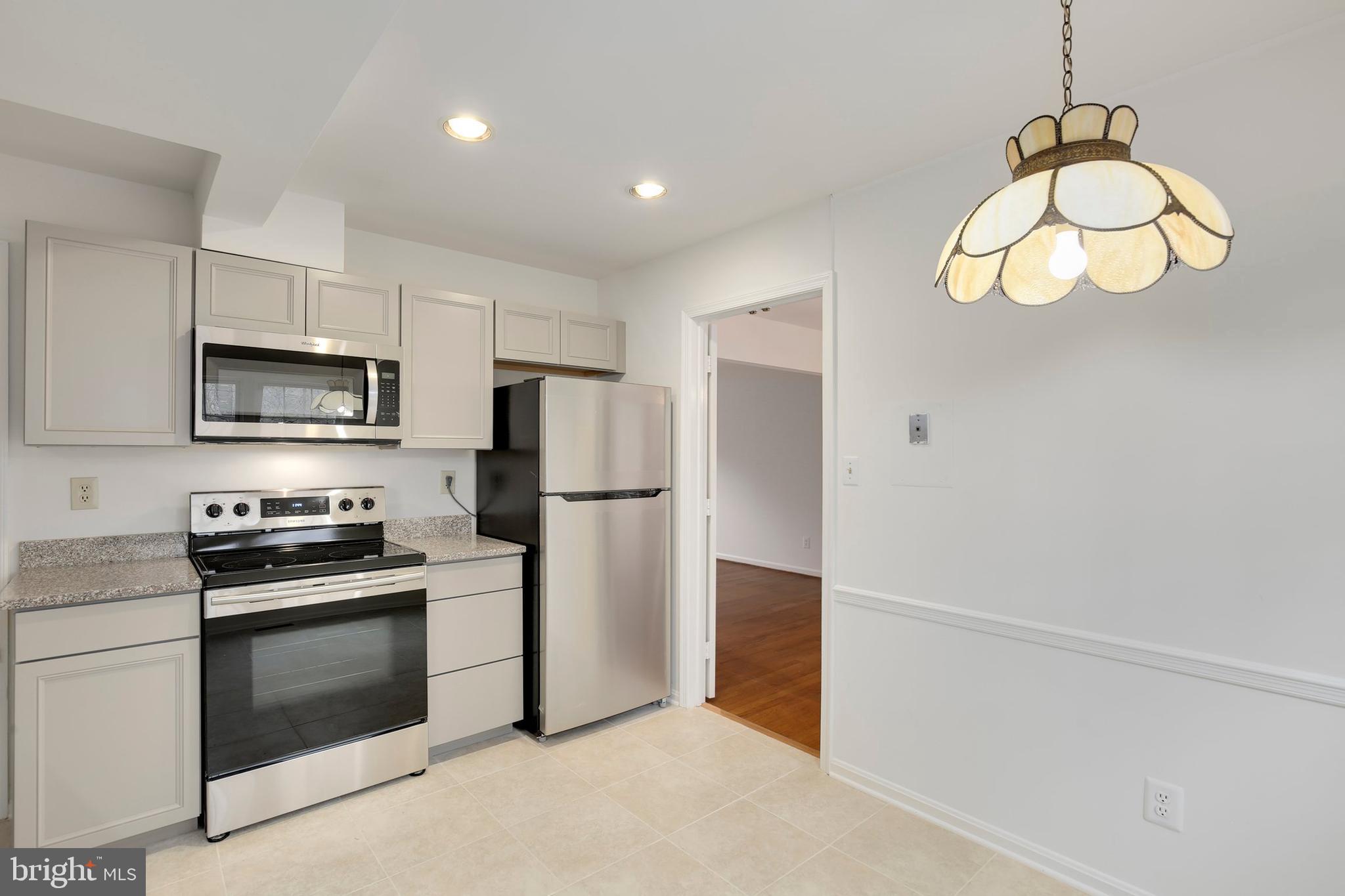 12231 St James Road Potomac, MD 20854 - Photo 6 of 36 Gallery Image 6
