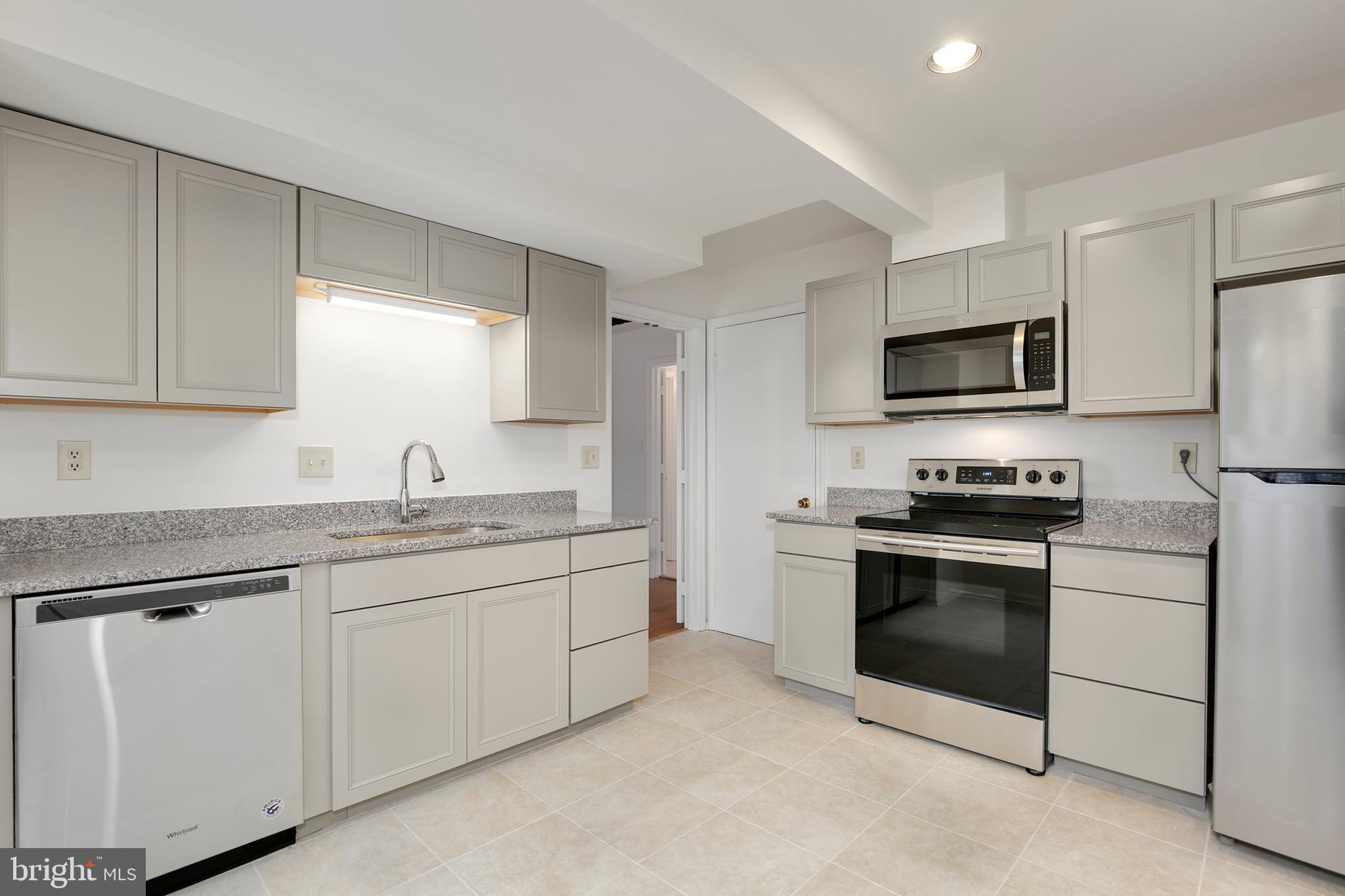 12231 St James Road Potomac, MD 20854 - Photo 7 of 36 Gallery Image 7