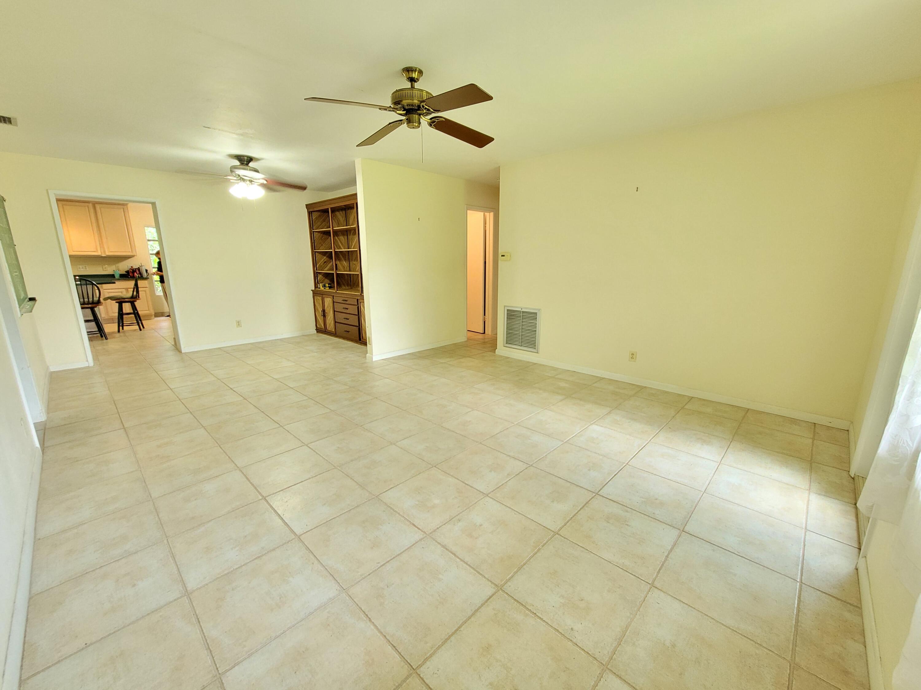 245 Northwest 45th Street Boca Raton, FL 33431 - Photo 20 of 37 2022-08-27 11.54.09