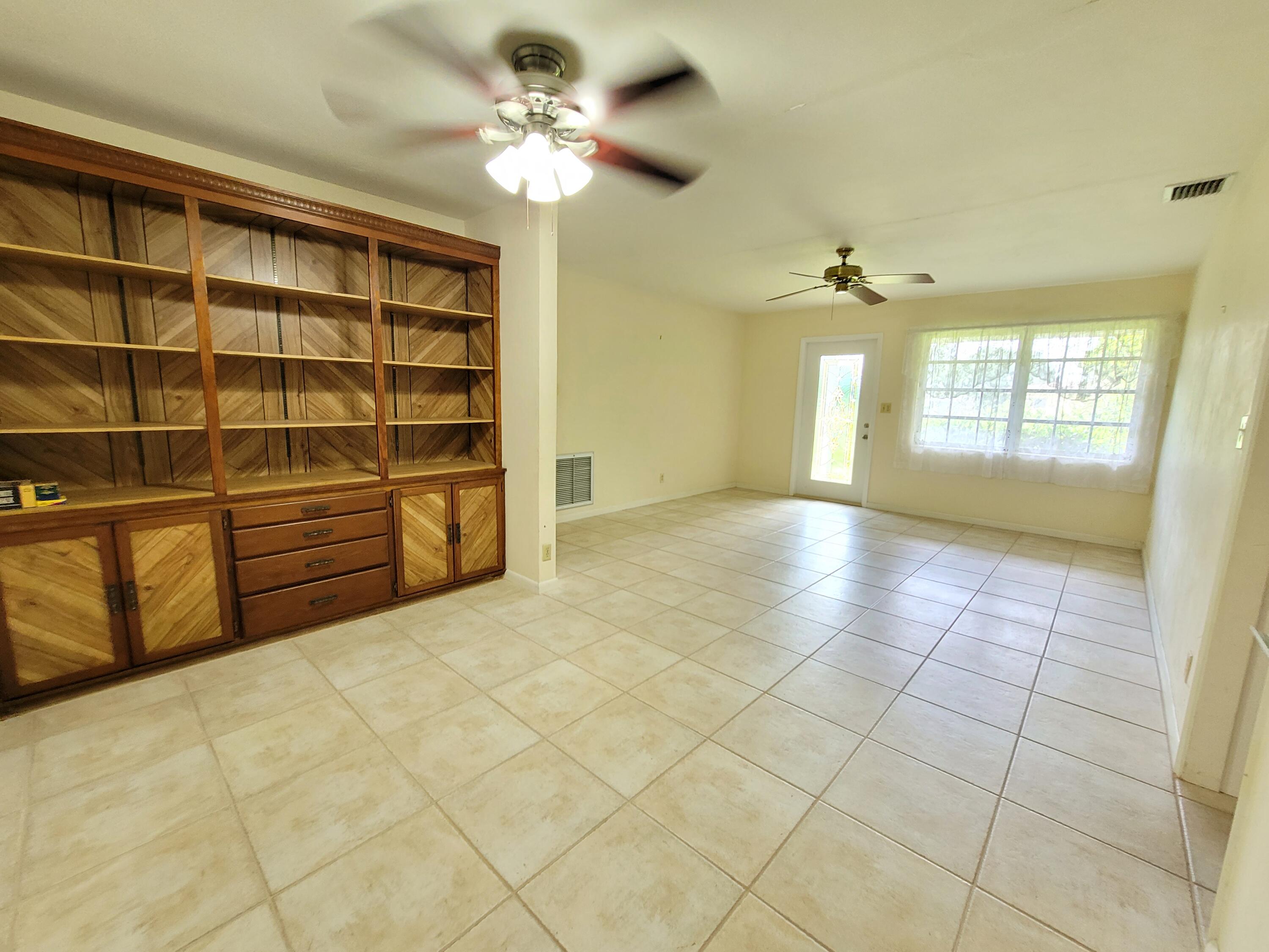 245 Northwest 45th Street Boca Raton, FL 33431 - Photo 23 of 37 2022-08-27 11.54.45