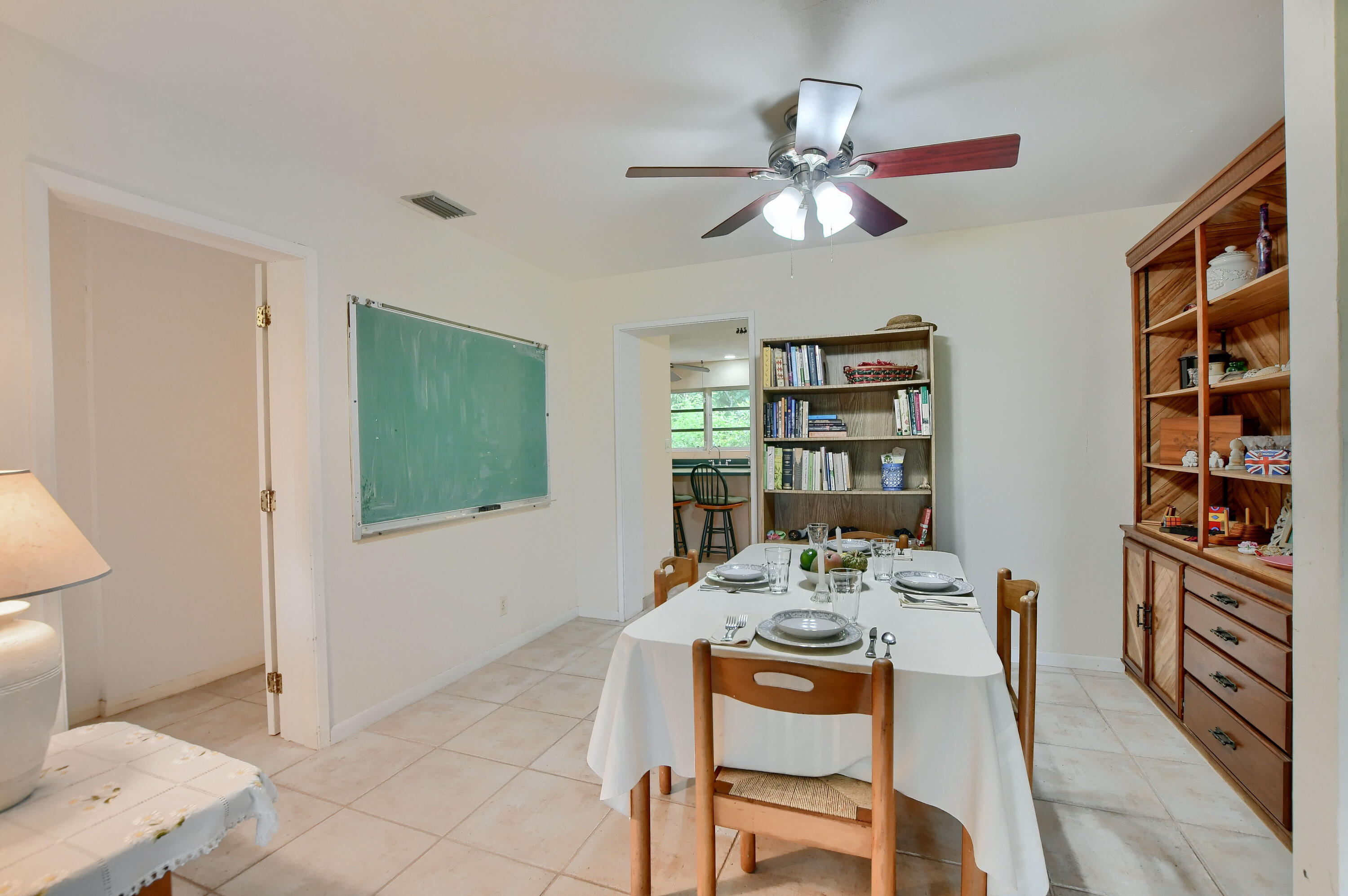 245 Northwest 45th Street Boca Raton, FL 33431 - Photo 5 of 37 27_ebf_0610-hdr(5)
