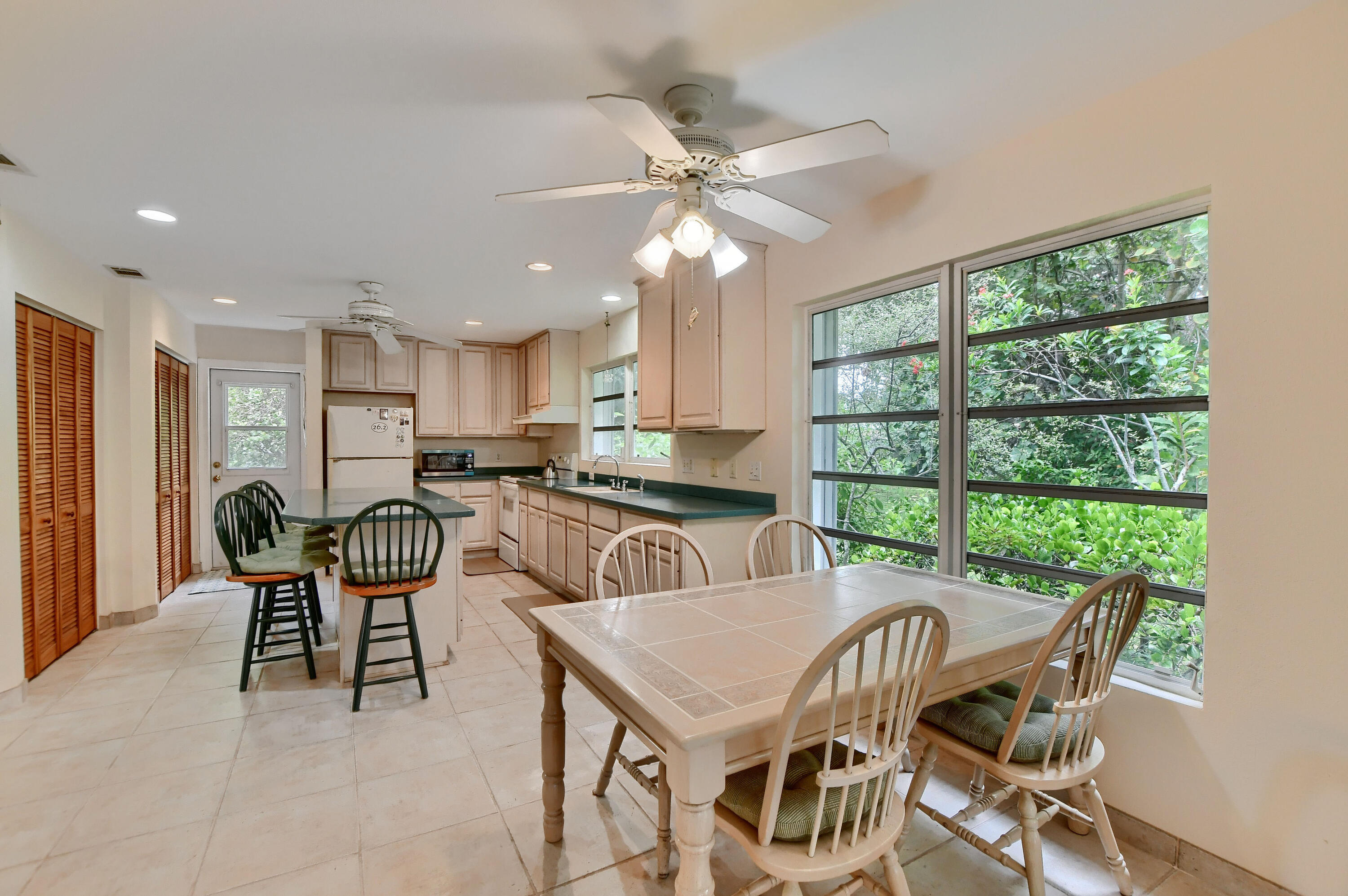 245 Northwest 45th Street Boca Raton, FL 33431 - Photo 9 of 37 31_ebf_0630-hdr(5)