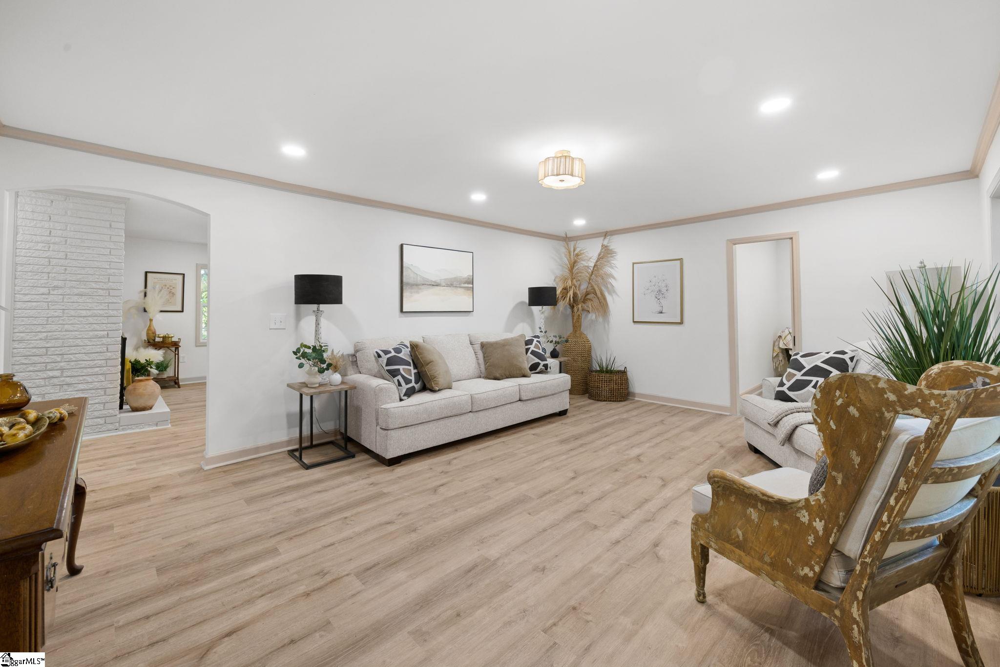 406 Rollingreen Road Greenville, SC 29615 - Photo 5 of 42 Gallery Image 5