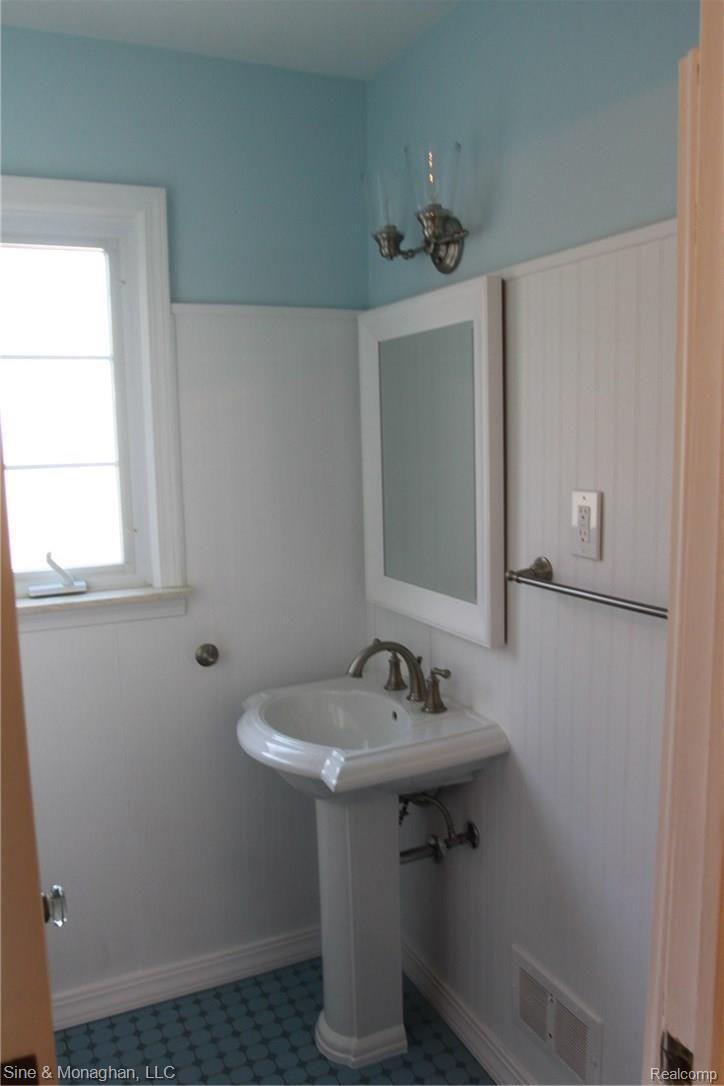 65 Moross Road Grosse Pointe, MI 48236 - Photo 12 of 35 IMG_5321.JPG