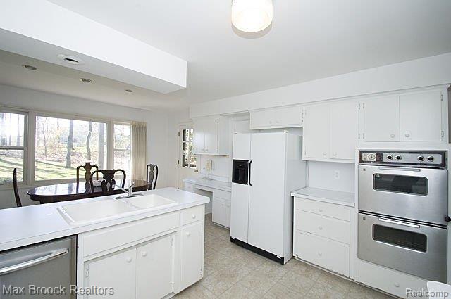 4134 Nearbrook Road Bloomfield Hills, MI 48302 - Photo 12 of 25 Kitchen