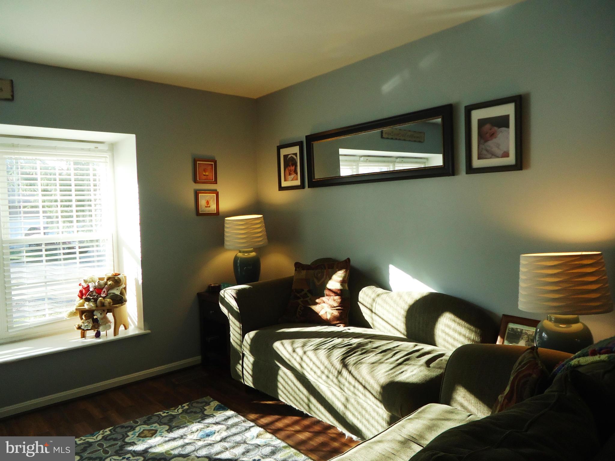 9316 Oak White Road Baltimore, MD 21236 - Photo 11 of 30 Living Room