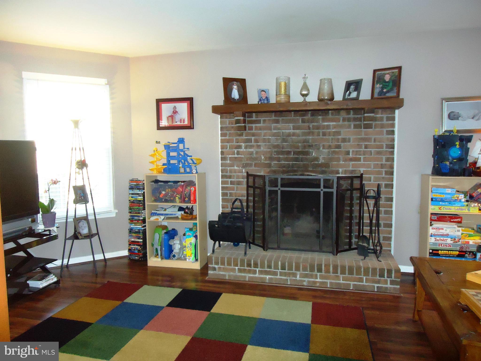 9316 Oak White Road Baltimore, MD 21236 - Photo 9 of 30 Family Room