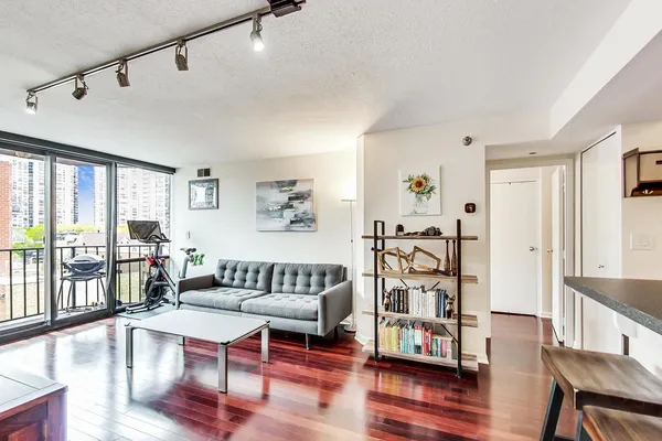 $4,000 | 1309 North Wells Street, Unit 605, Chicago, IL 60610