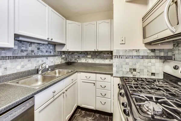$4,000 | 1309 North Wells Street, Unit 605, Chicago, IL 60610