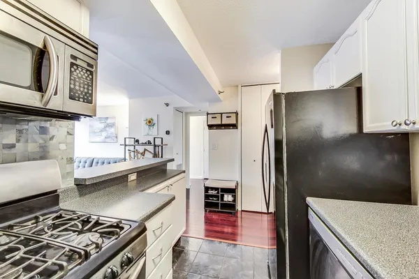 $4,000 | 1309 North Wells Street, Unit 605, Chicago, IL 60610