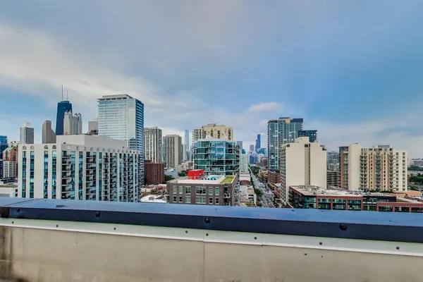 $4,000 | 1309 North Wells Street, Unit 605, Chicago, IL 60610