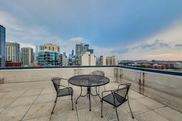 $4,000 | 1309 North Wells Street, Unit 605, Chicago, IL 60610