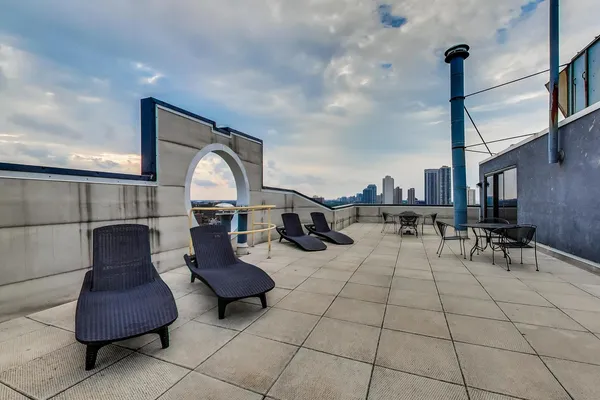 $4,000 | 1309 North Wells Street, Unit 605, Chicago, IL 60610