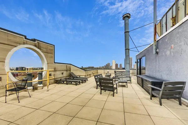$4,000 | 1309 North Wells Street, Unit 605, Chicago, IL 60610