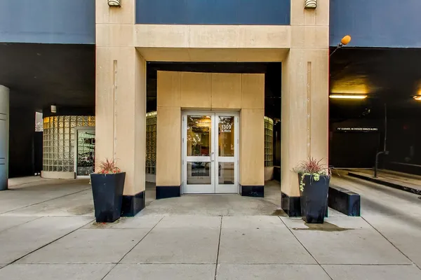 $4,000 | 1309 North Wells Street, Unit 605, Chicago, IL 60610
