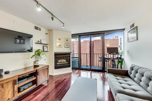 $4,000 | 1309 North Wells Street, Unit 605, Chicago, IL 60610