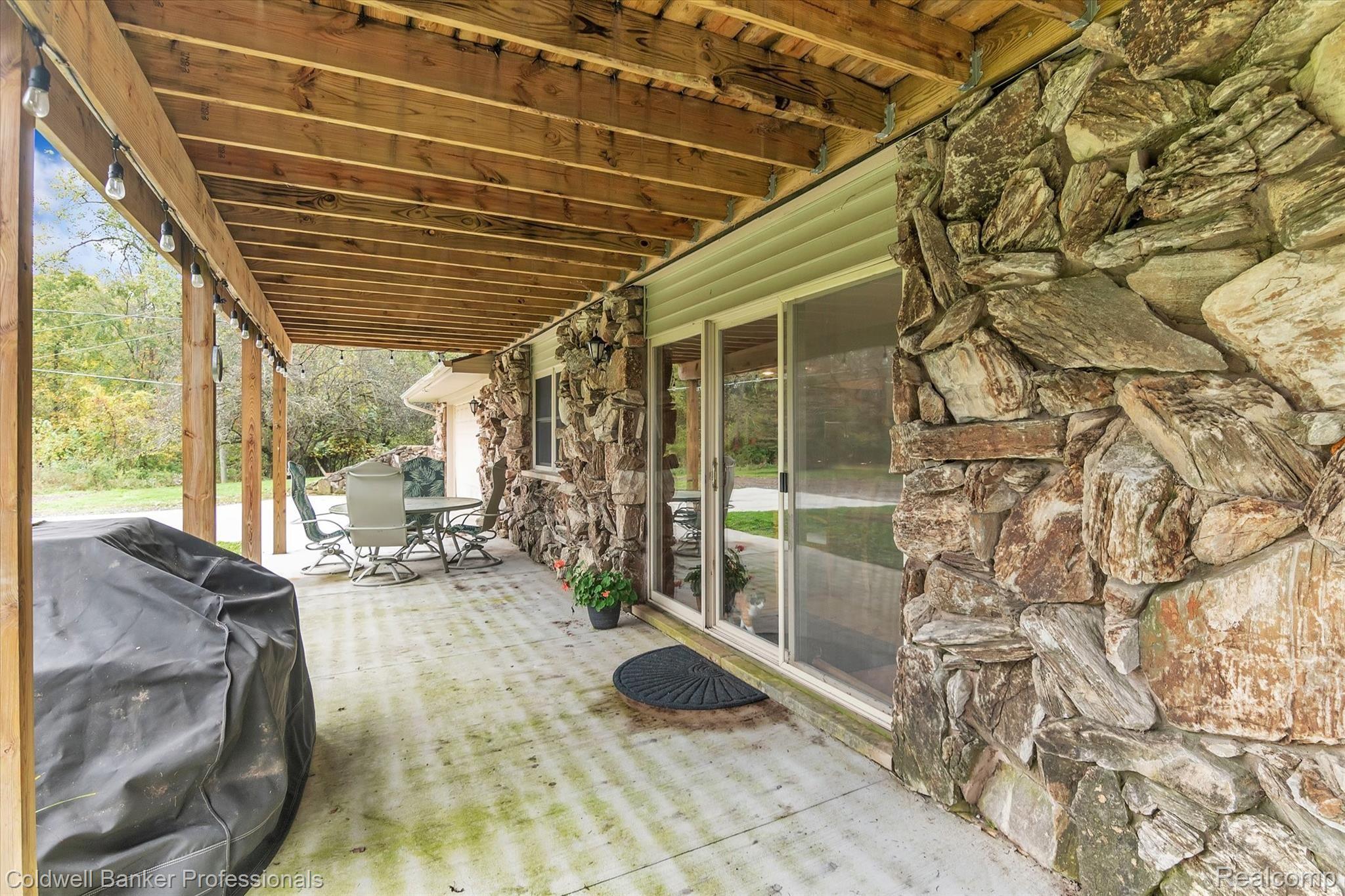 5183 Byron Road Howell, MI 48855 - Photo 30 of 50 49-5183-Byron-Rd-WindowStill-Real-Estate-Photography-49.jpg