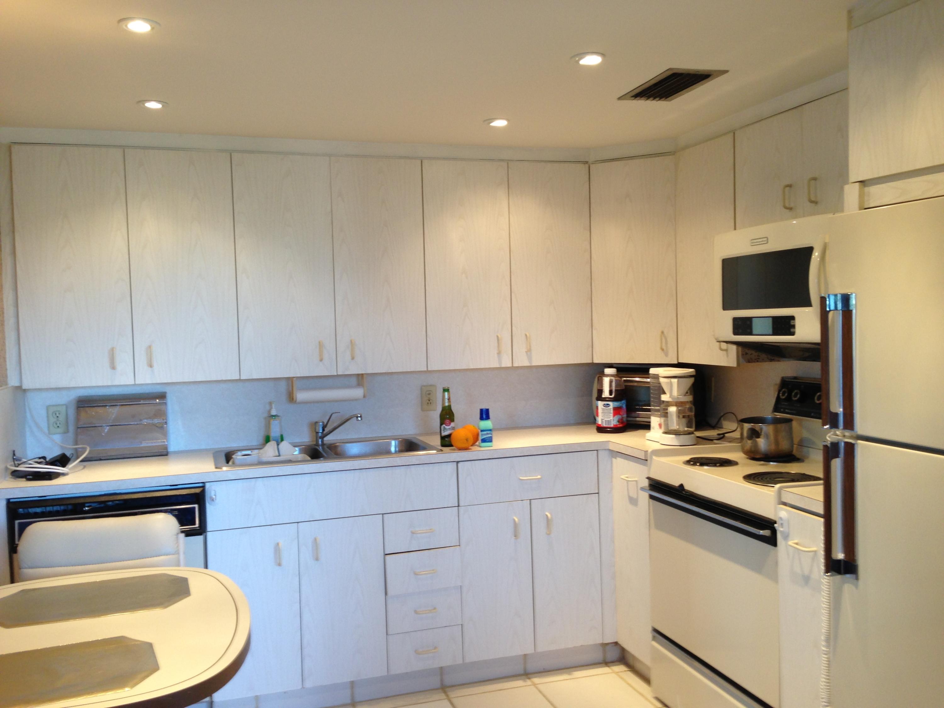 3041 Hythe A Boca Raton, FL 33434 - Photo 2 of 5 kitched