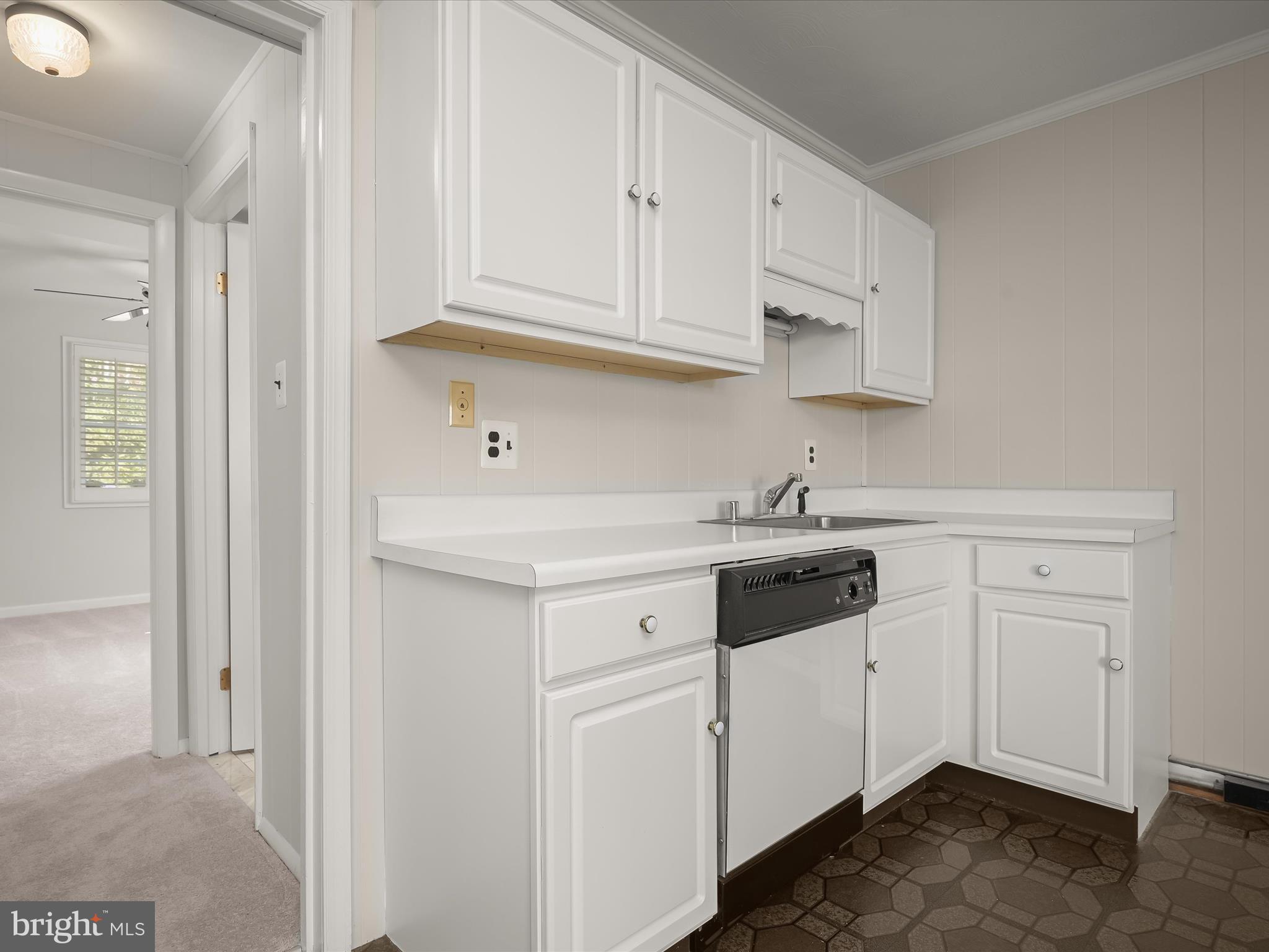 2548 Rutland Road Davidsonville, MD 21035 - Photo 34 of 62 Family Room Wet Bar