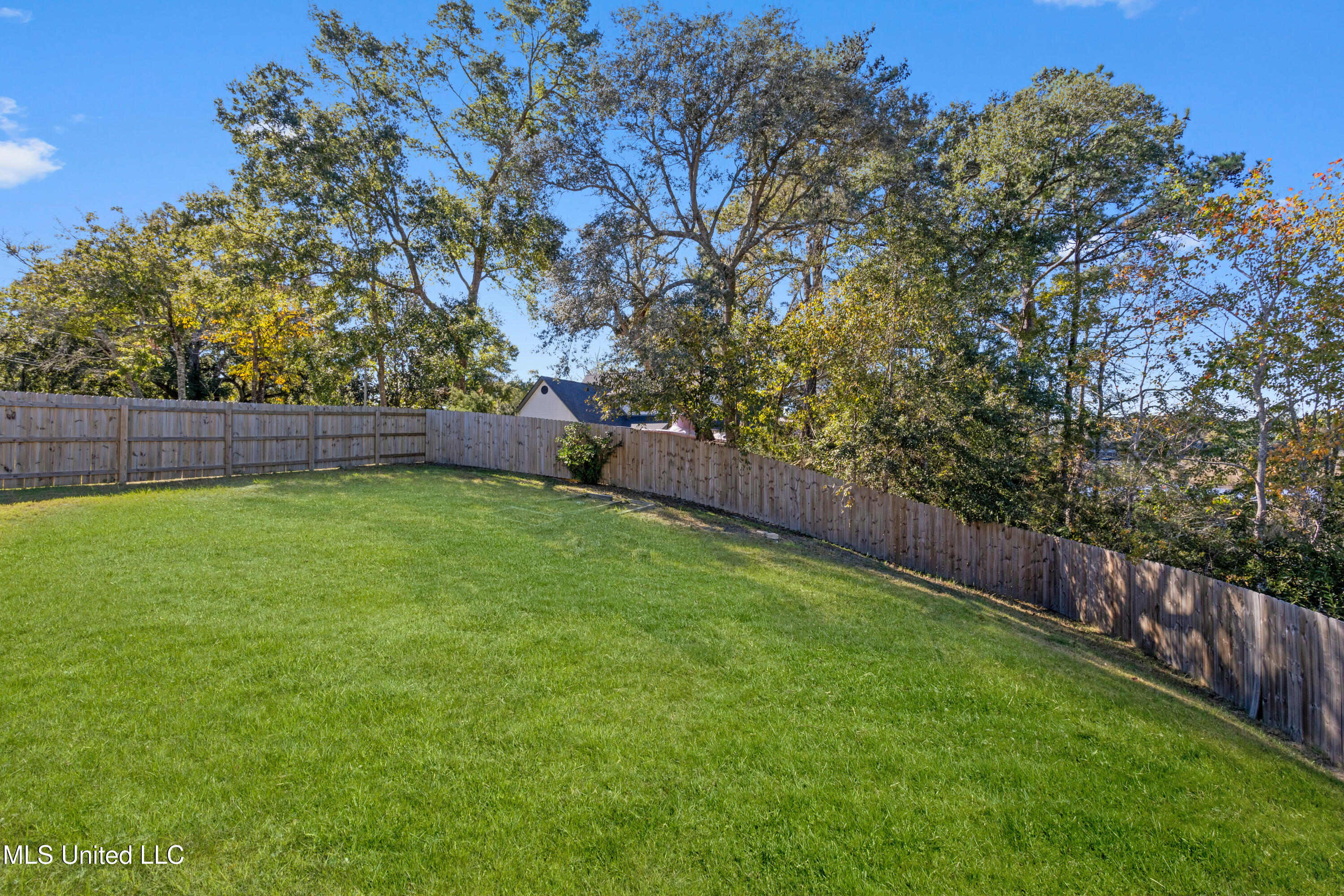 3333 Pine Circle Ocean Springs, MS 39564 - Photo 3 of 45 036