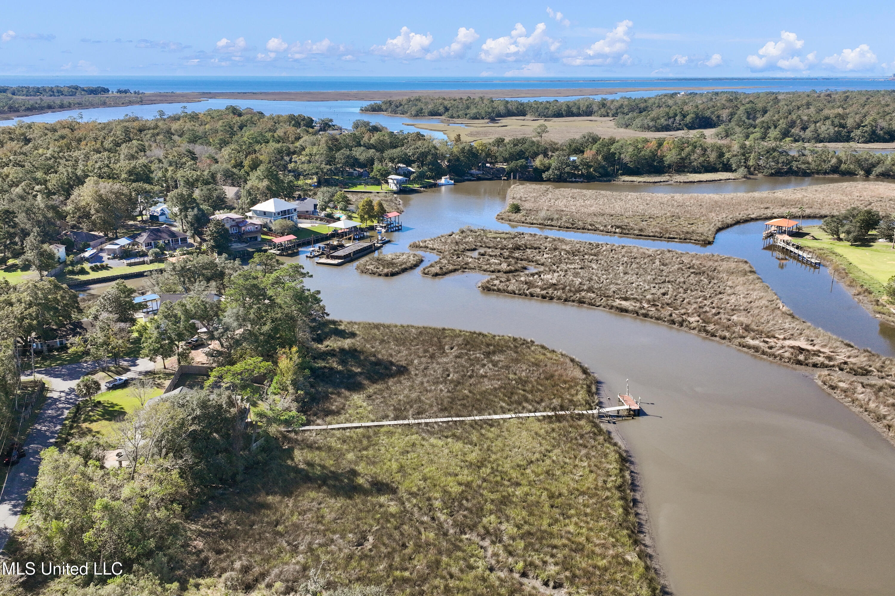 3333 Pine Circle Ocean Springs, MS 39564 - Photo 4 of 45 042