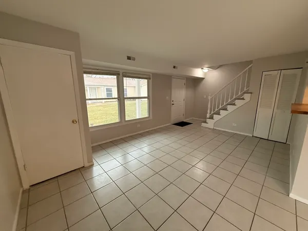 $2,395 | 2167 North Heather Lane, Unit 2167, Palatine, IL 60074