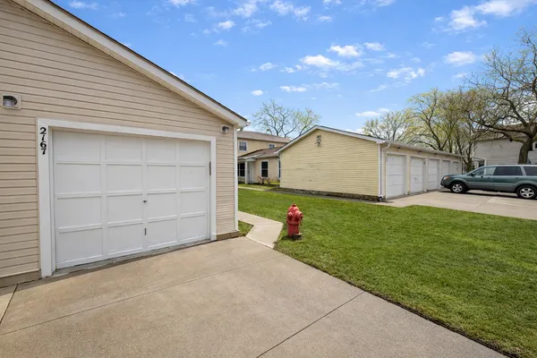 $2,395 | 2167 North Heather Lane, Unit 2167, Palatine, IL 60074