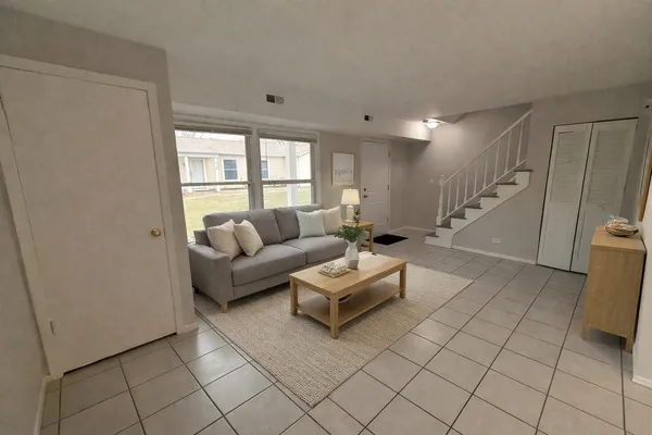 $2,395 | 2167 North Heather Lane, Unit 2167, Palatine, IL 60074
